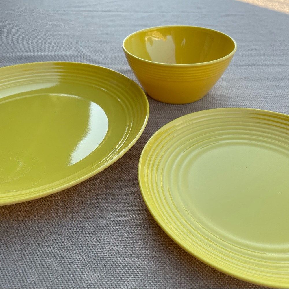 Melange 18-Piece Melamine “Solids Collection” Dinnerware Set - Yellow - Picture 4 of 5